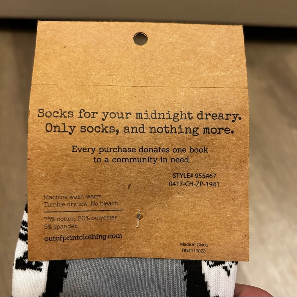 NWT Out of Print Gray Poe-ka Dots Edger Allen Poe Unisex Socks - Picture 3 of 3